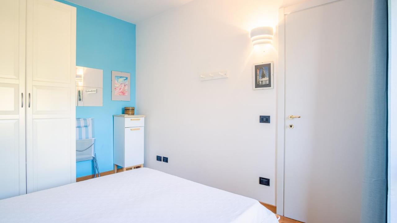 The Zodiac Apartment - Italian Homing Сирмионе Экстерьер фото